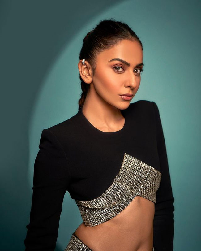 Staggering Poses of Rakul Preet In Black Outfit